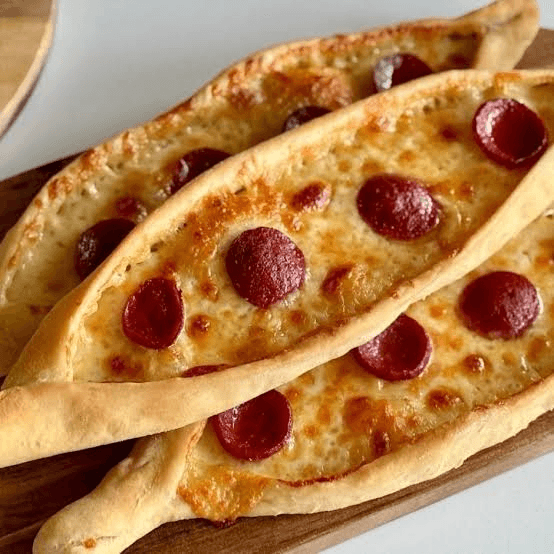 Sucuklu Pide